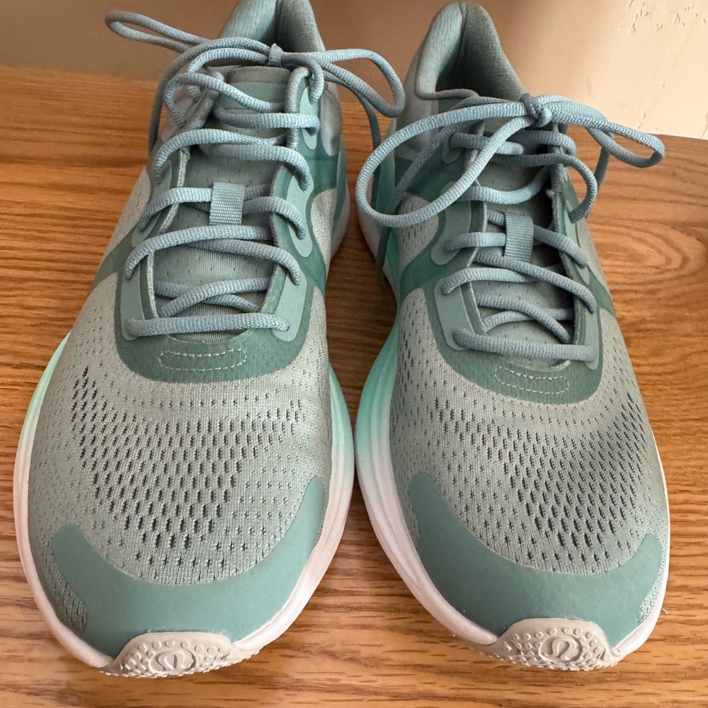 Lululemon women’s Blissfeel shoes
